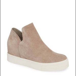 Steve Madden Womens Wrangle shoe- Taupe Suede